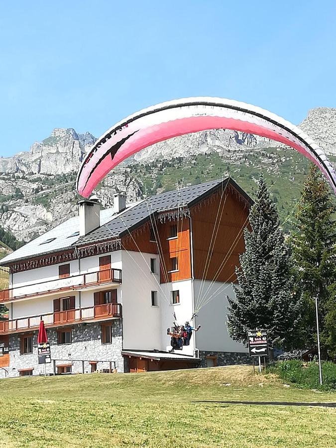 Chalet Beausoleil 4 Etoiles - Prestige - Au Pied Du Col De La Croix De Fer Saint-Sorlin-dʼArves Exterior foto